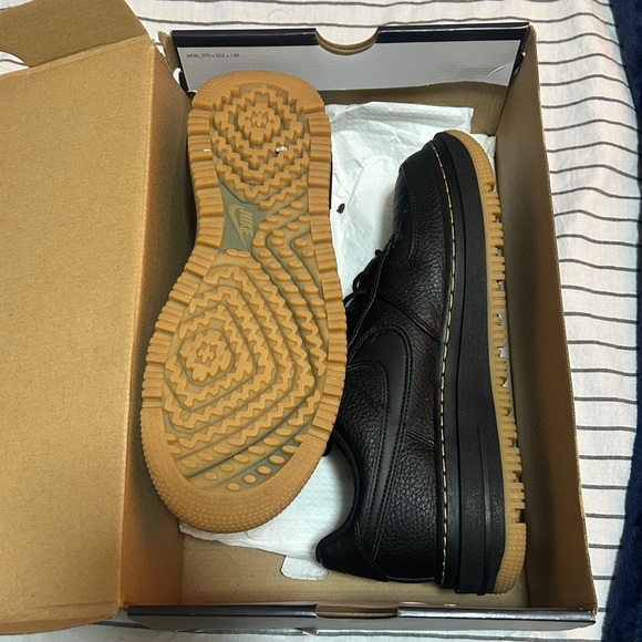 Authentic Nike Airforce Luxe 1 Black shoes size 10
Good for any weather occasion - Picture 4 of 5